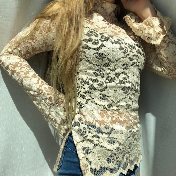 🐰Lace Turtle Neck🐰 - Picture 3 of 3